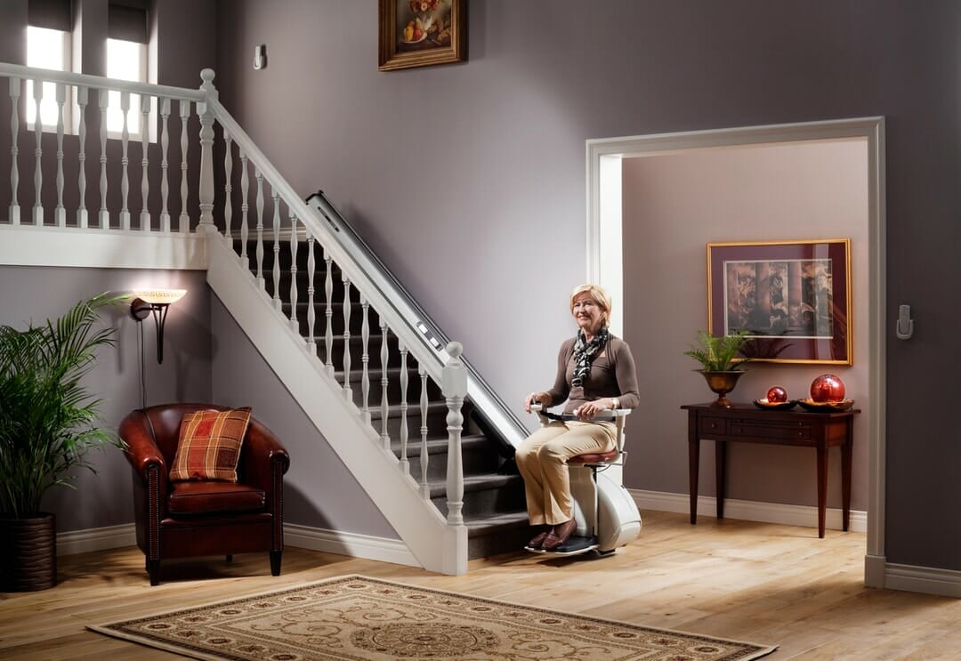 homeglide extra stairlift traditional set travelling on lift 1